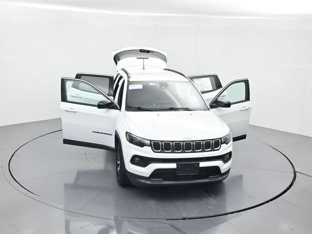 Used 2024 Jeep Compass Latitude AWD/4WD image 50