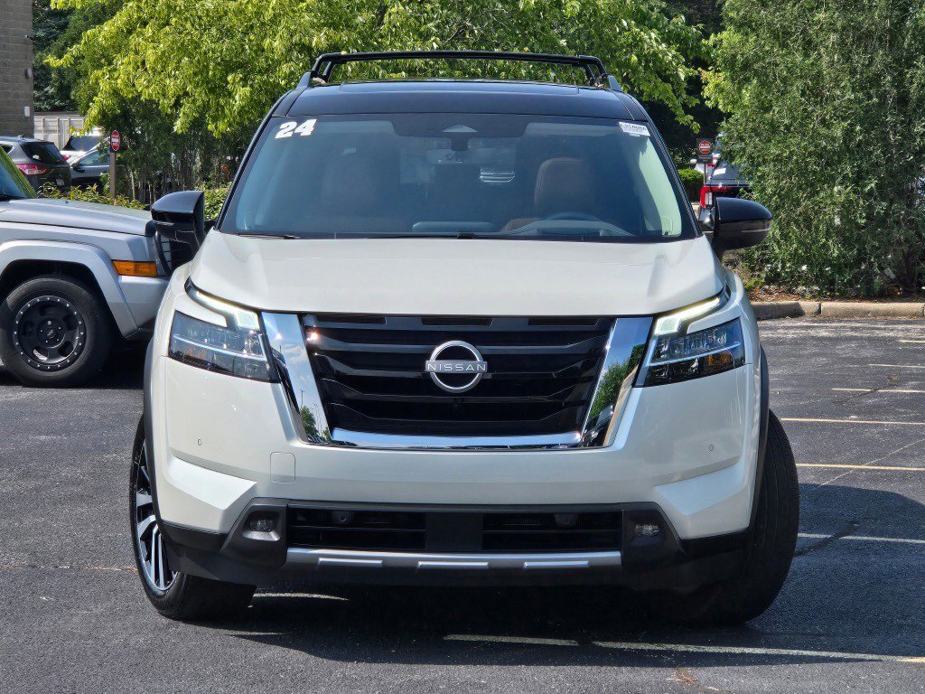 Used 2024 Nissan Pathfinder Platinum image 6