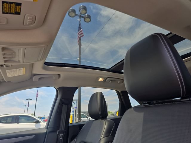 Certified 2023 Ford Escape Platinum w/ Class II Trailer Tow Package AWD/4WD image 16