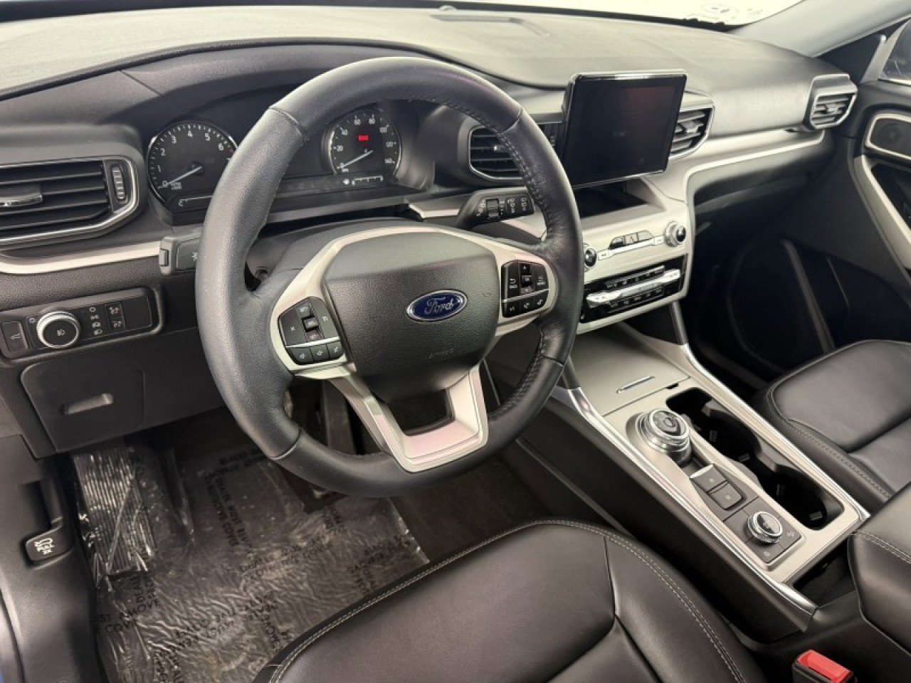 Certified 2022 Ford Explorer XLT w/ Equipment Group 202A image 14