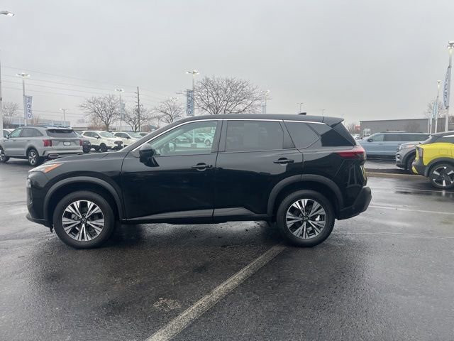 Used 2022 Nissan Rogue SV image 3