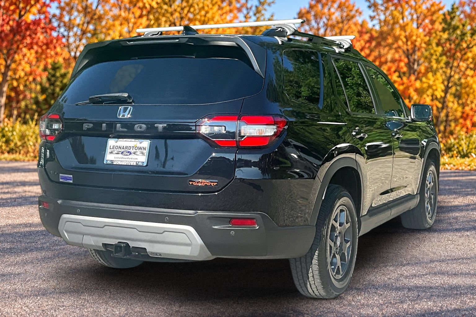 Used 2023 Honda Pilot TrailSport image 2