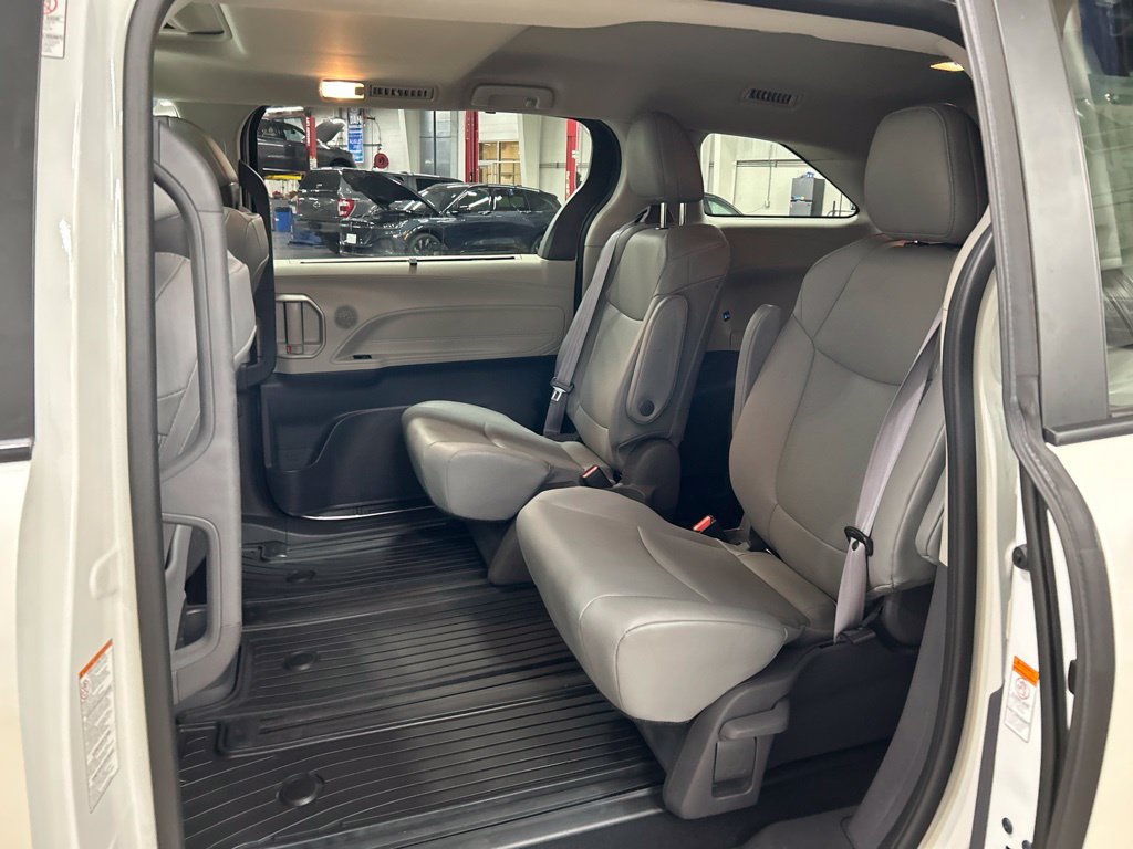 Used 2021 Toyota Sienna XLE AWD/4WD image 23
