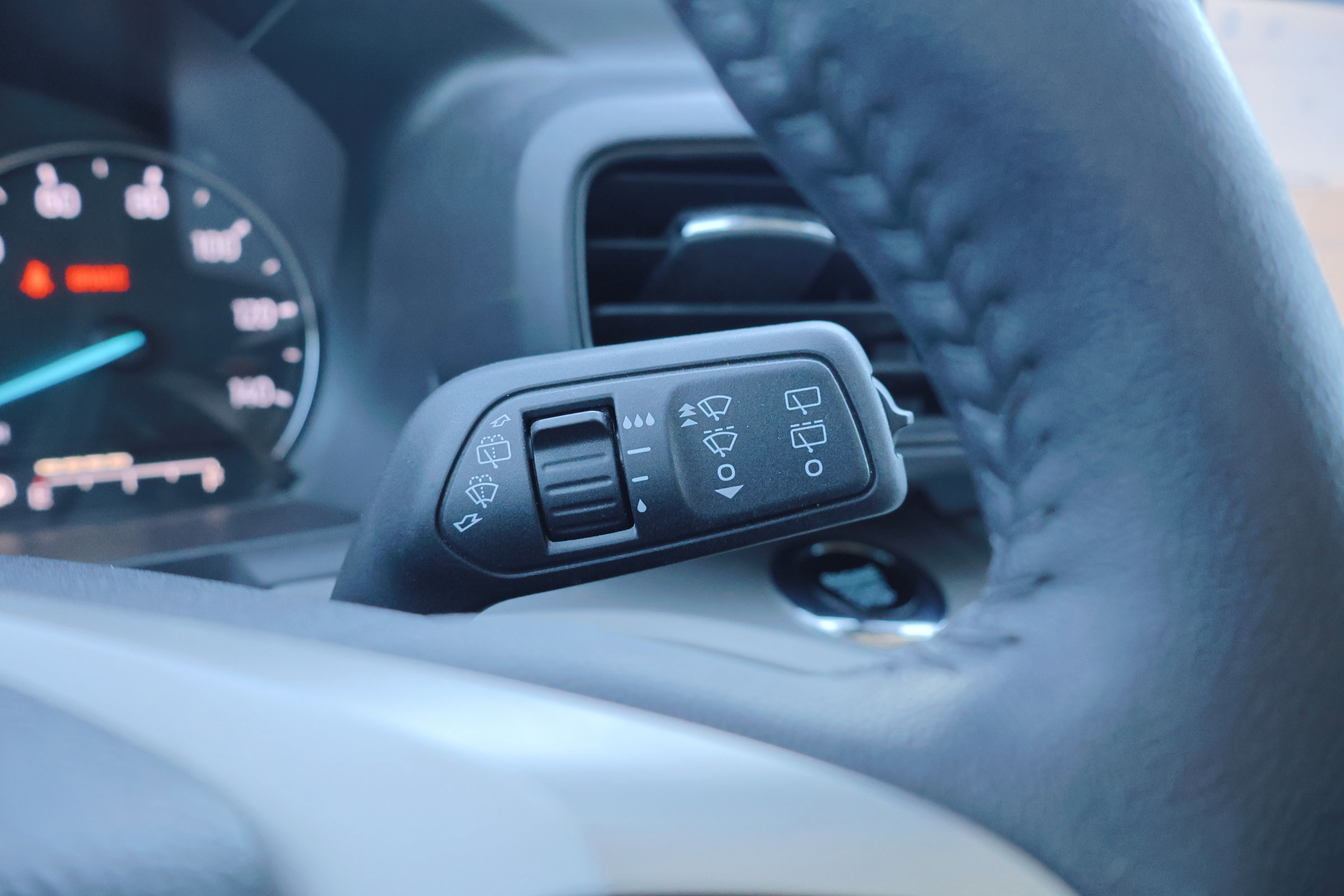 Certified 2023 Ford Explorer XLT image 28