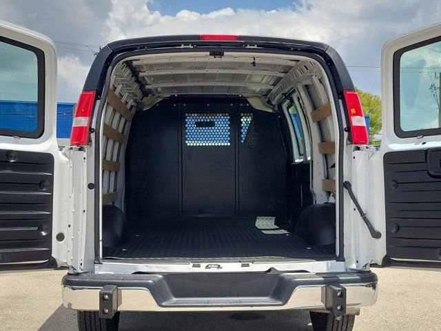 Used 2024 Chevrolet Express 2500 w/ Driver Convenience Package image 11