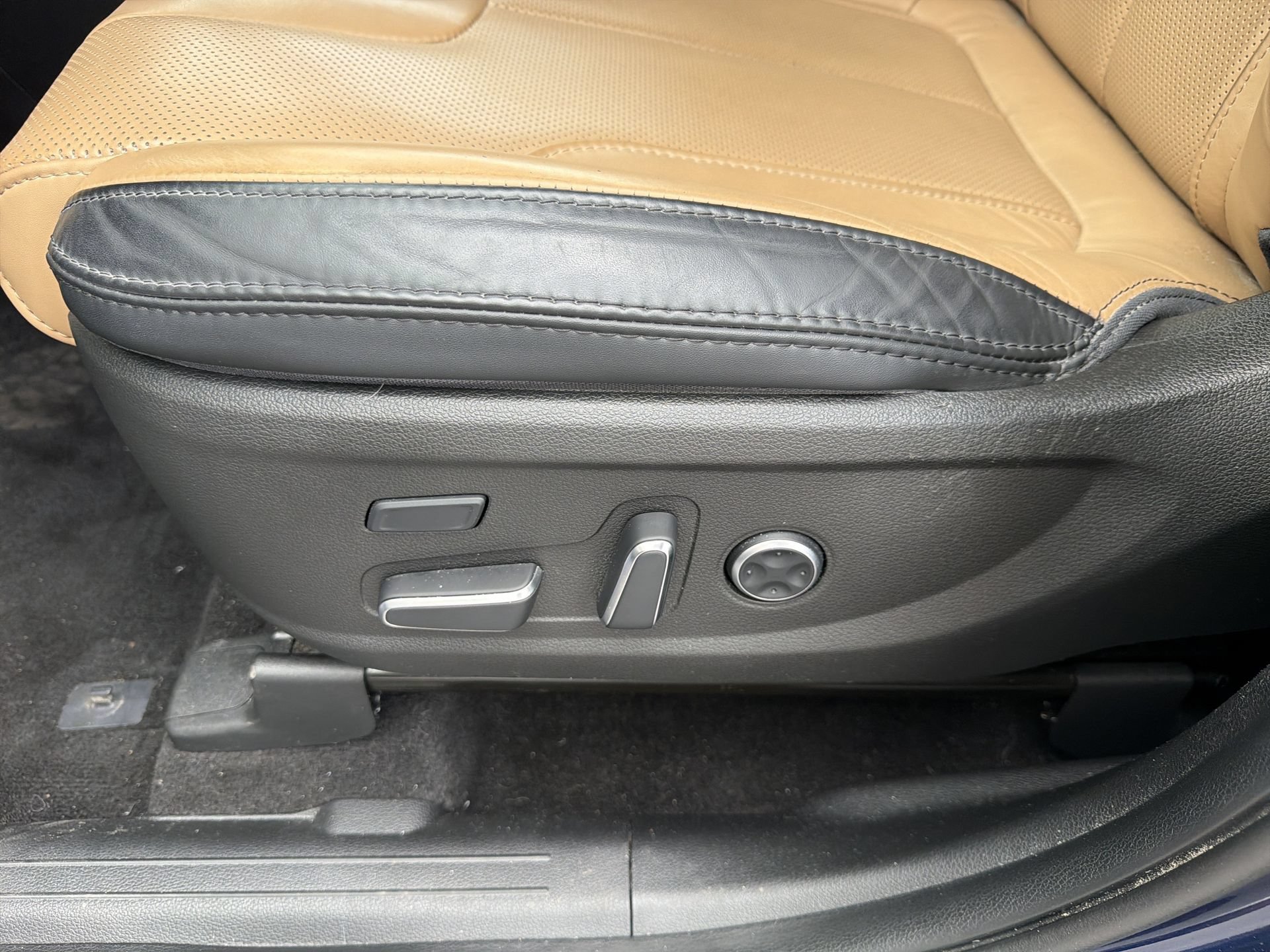 Used 2023 Hyundai Santa Fe Calligraphy w/ Cargo Package FWD image 17