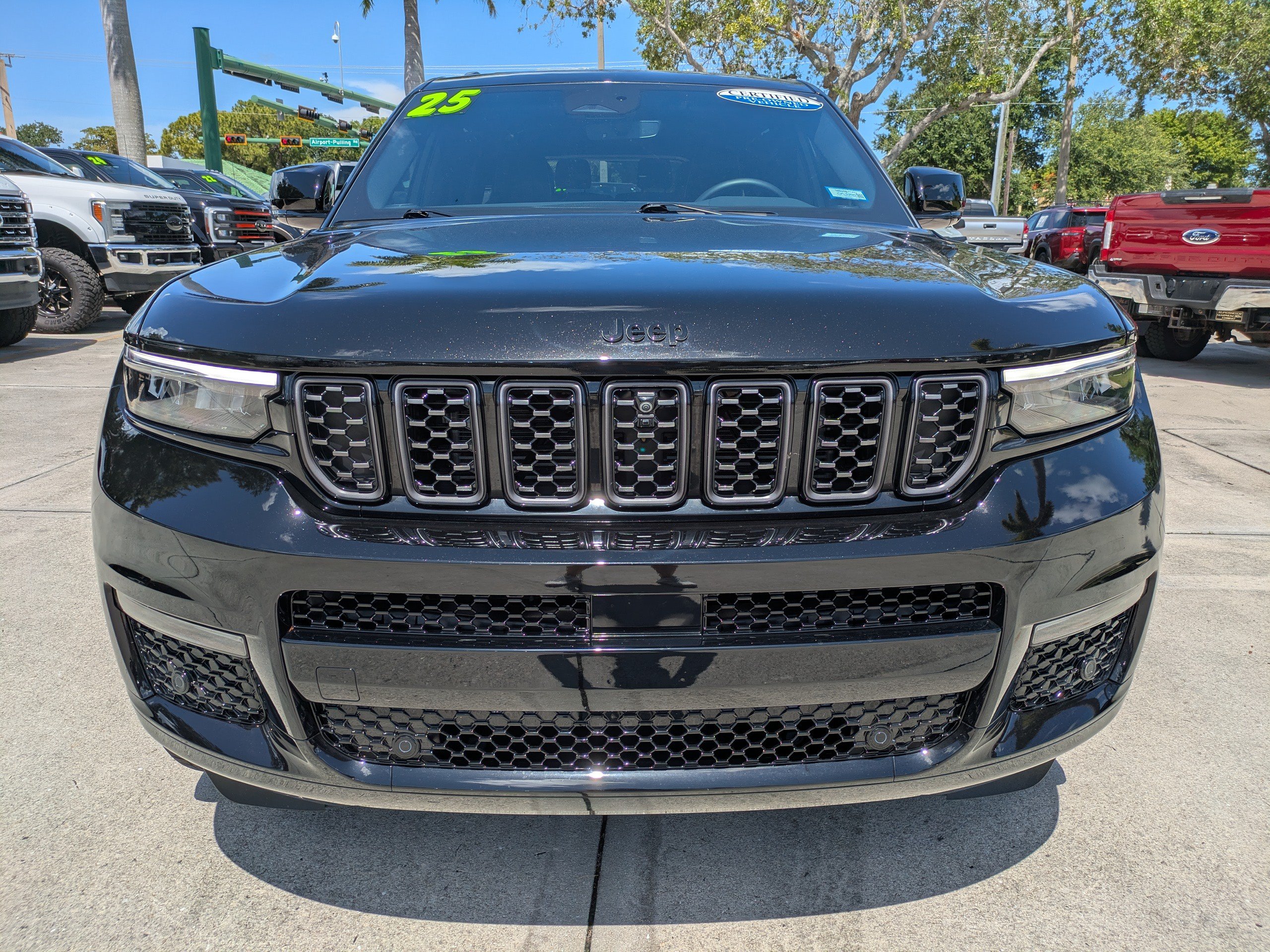 Used 2025 Jeep Grand Cherokee L Summit w/ Obsidian Package AWD/4WD image 8