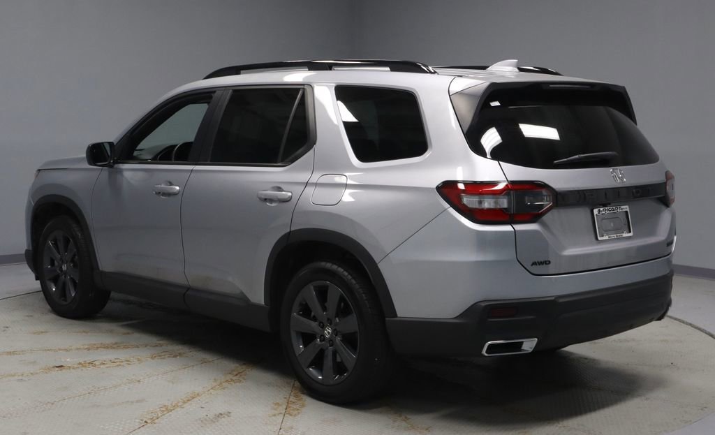 Used 2025 Honda Pilot Sport image 9