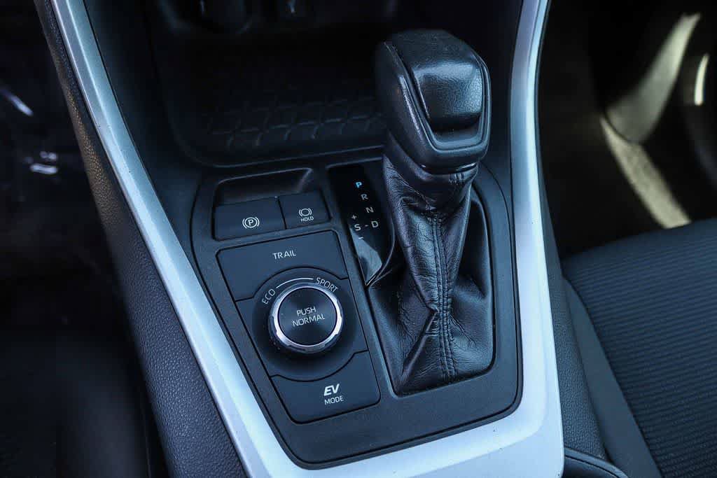 Used 2020 Toyota RAV4 LE w/ All Weather Liner Package AWD/4WD image 19