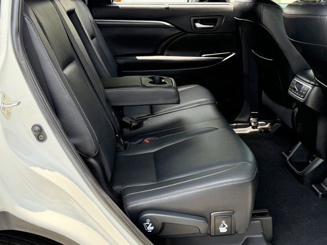 Used 2019 Toyota Highlander Limited Platinum AWD/4WD image 37