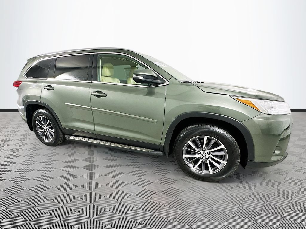 Used 2019 Toyota Highlander XLE w/ Protection Package #3 AWD/4WD image 11