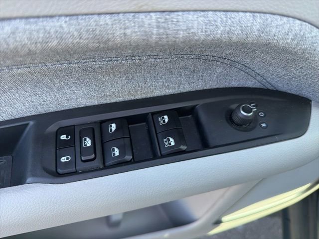 Used 2023 Jeep Compass Latitude AWD/4WD image 22
