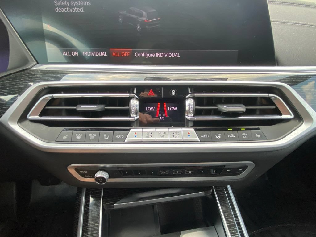 Used 2022 BMW X7 xDrive40i w/ M Sport Package AWD/4WD image 17