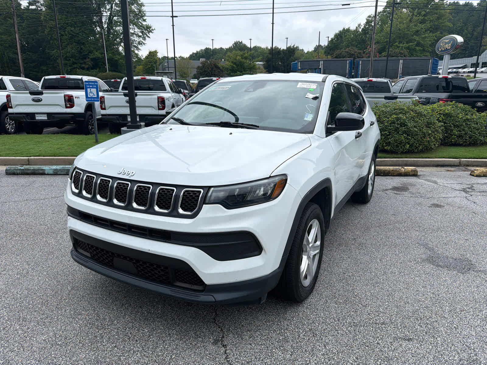 Used 2023 Jeep Compass Sport AWD/4WD image 2
