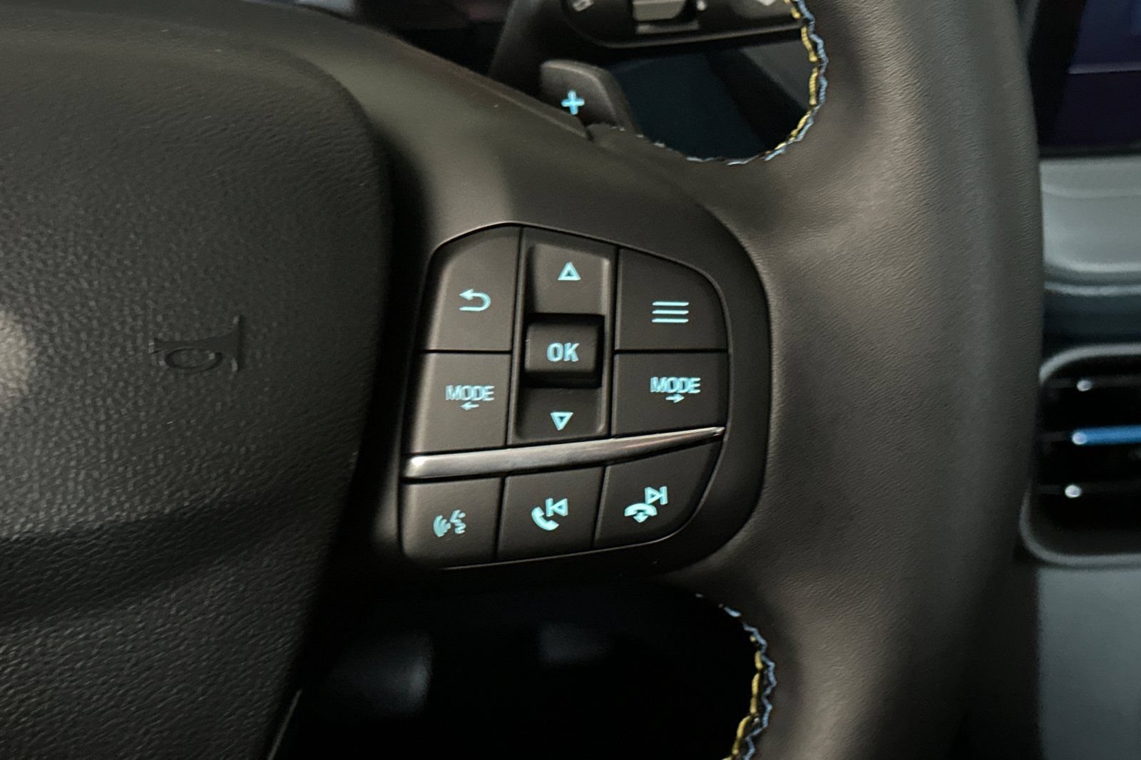Certified 2025 Ford Maverick Lobo AWD/4WD image 29