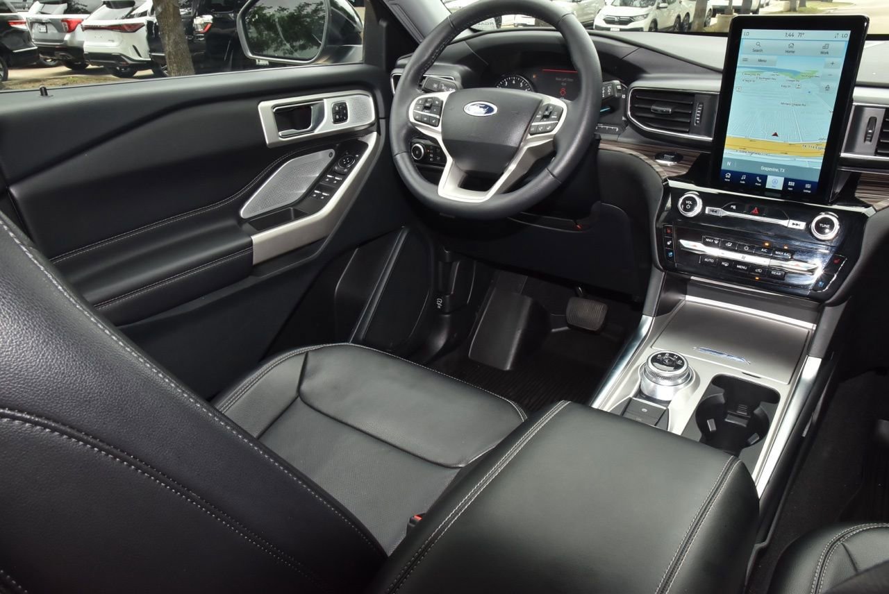 Certified 2024 Ford Explorer Limited w/ Limited Technology Package image 16