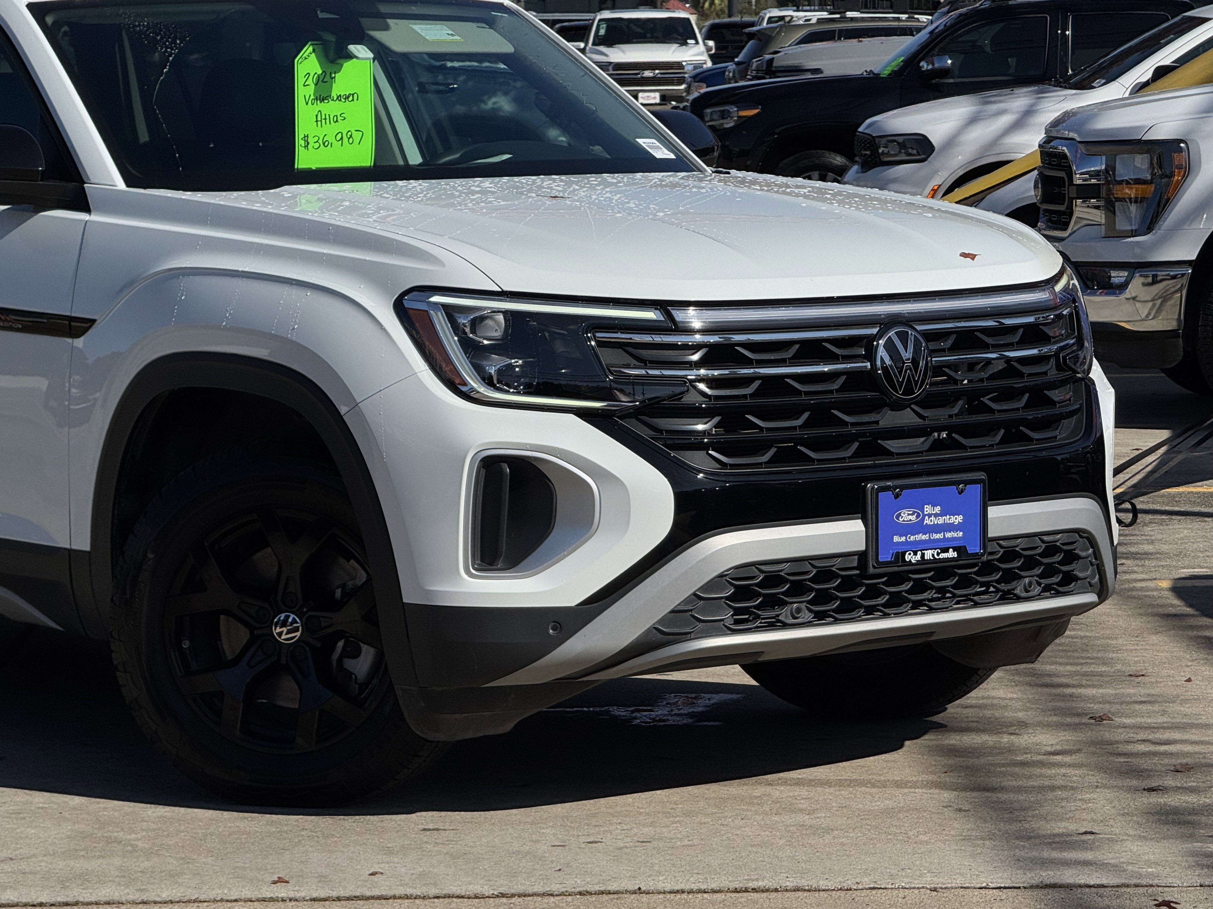 Used 2024 Volkswagen Atlas Peak Edition SE image 2