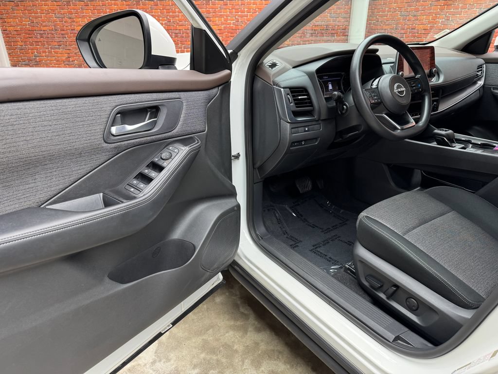 Used 2023 Nissan Rogue SV AWD/4WD image 9
