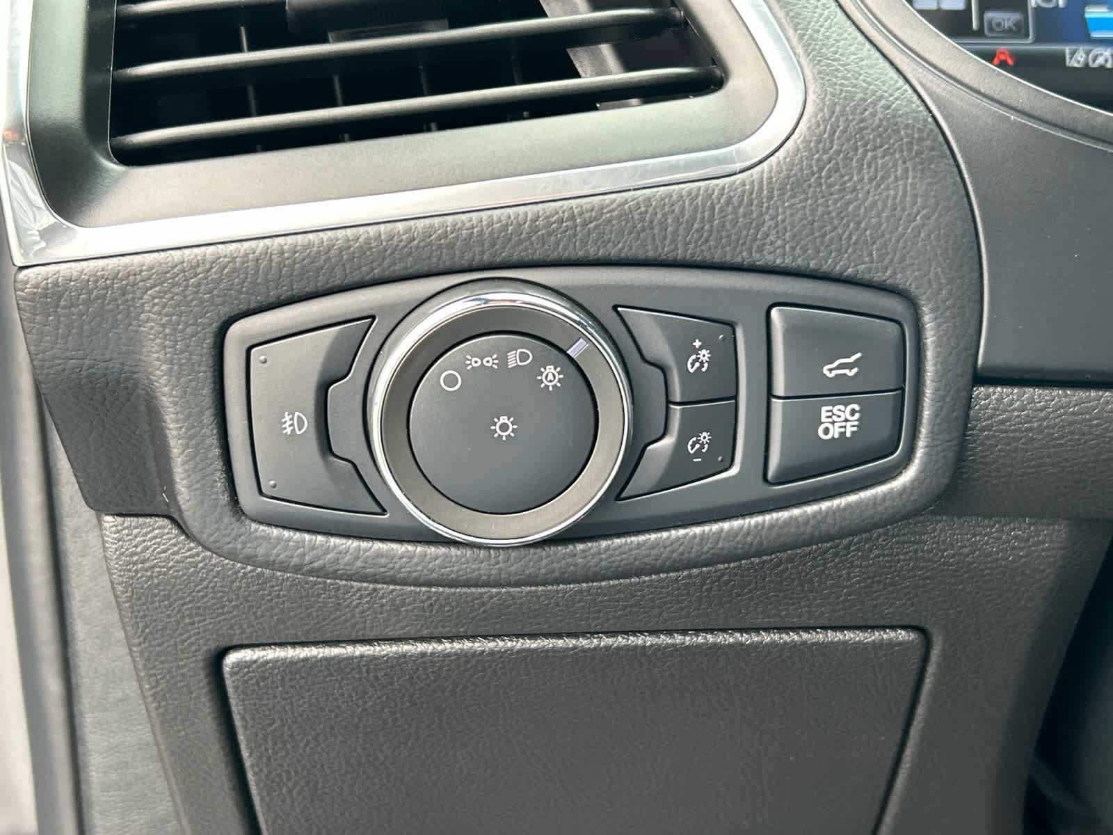 Certified 2022 Ford Edge ST w/ Equipment Group 401A image 32