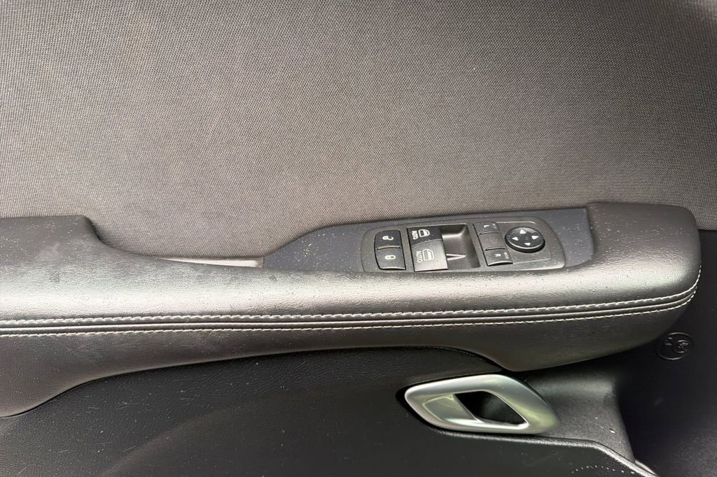 Used 2019 Dodge Challenger SXT image 11