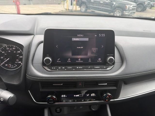 Used 2024 Nissan Rogue SV AWD/4WD image 16