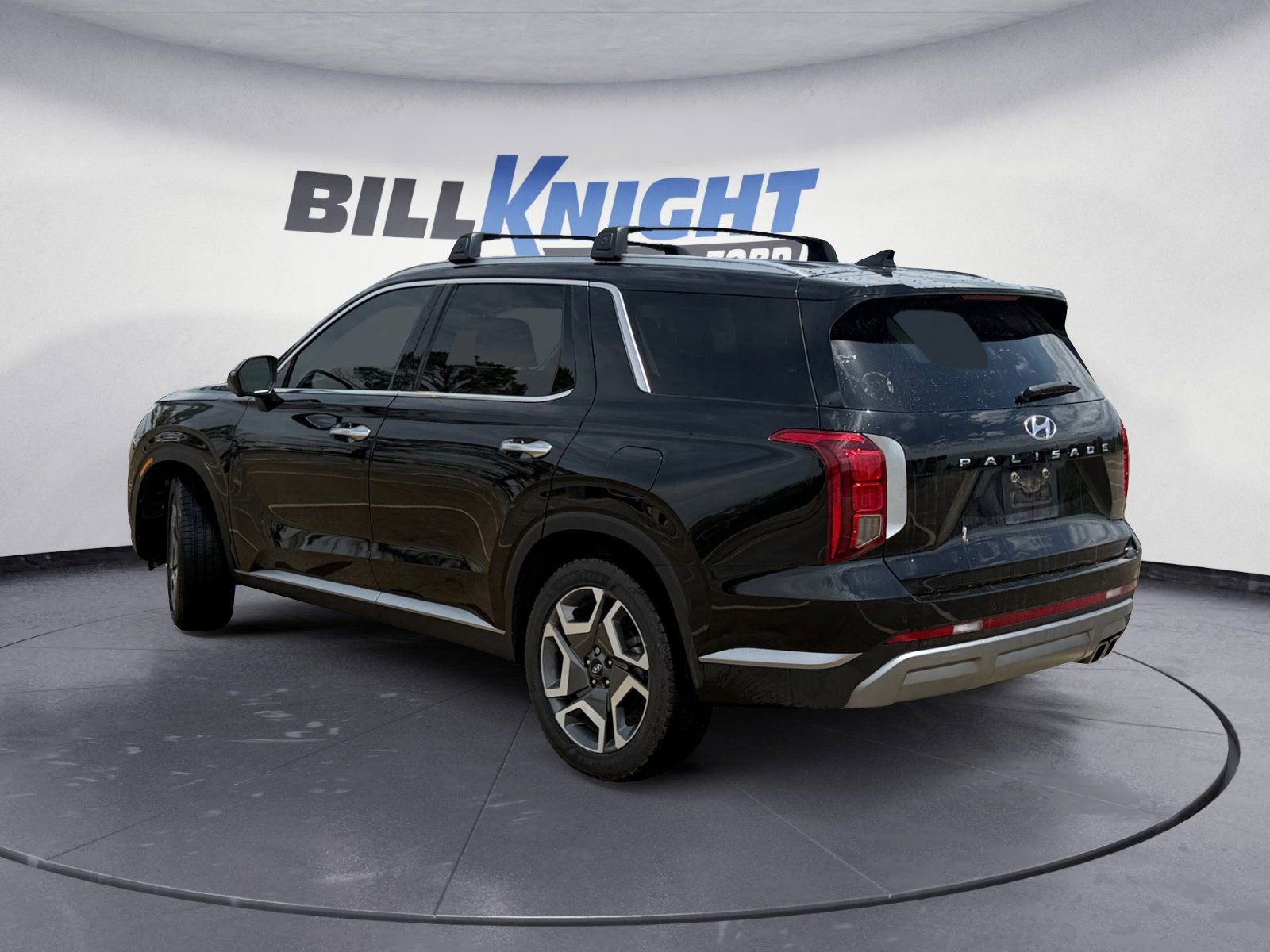 Used 2024 Hyundai Palisade SEL FWD image 3