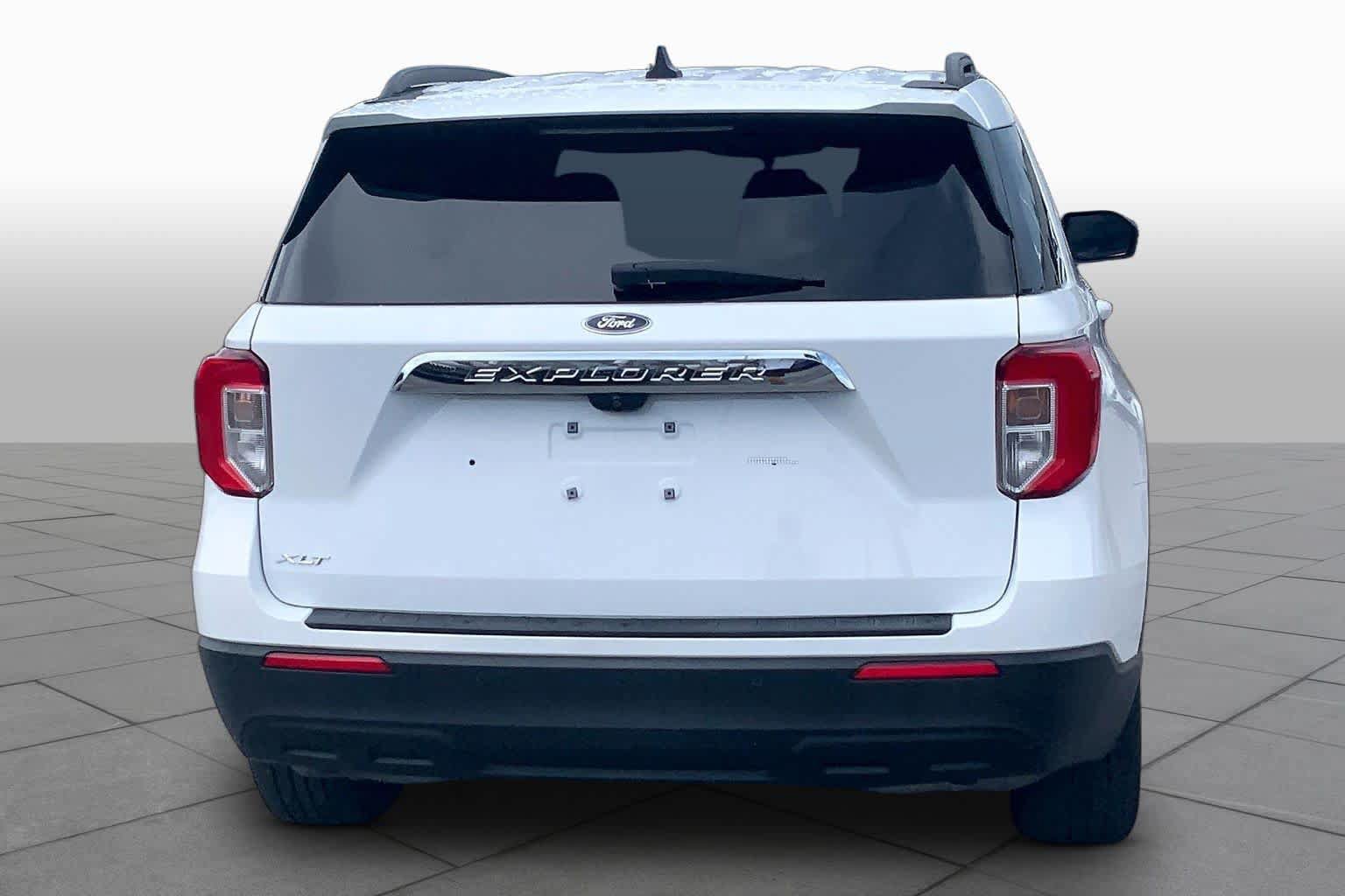 Certified 2022 Ford Explorer XLT RWD image 5