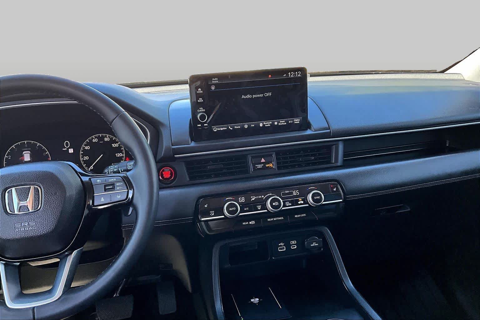 Used 2025 Honda Pilot Touring image 7