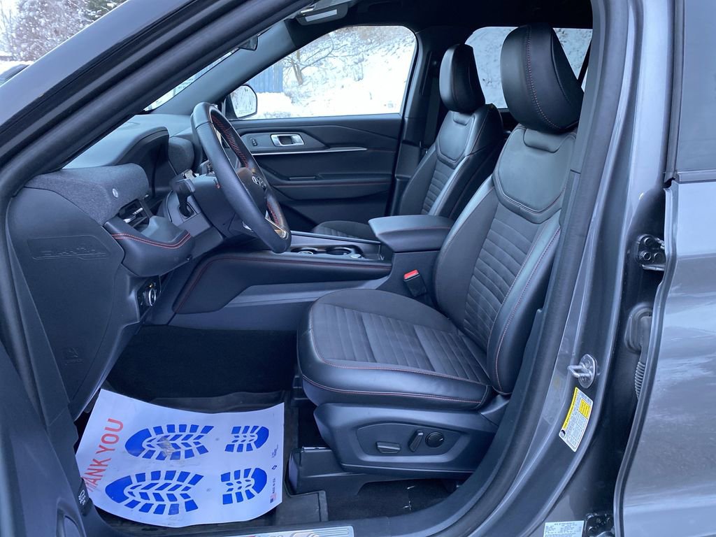Certified 2025 Ford Explorer ST-Line image 5
