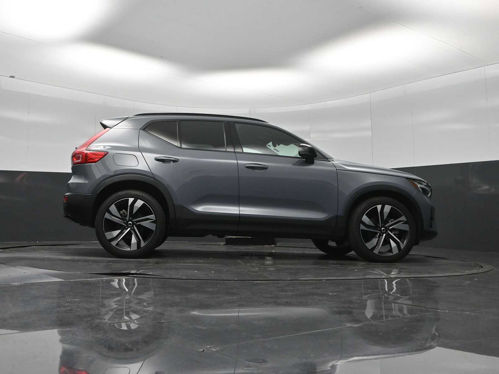 Used 2023 Volvo XC40 B5 Plus w/ Driver Assist Package AWD/4WD image 43