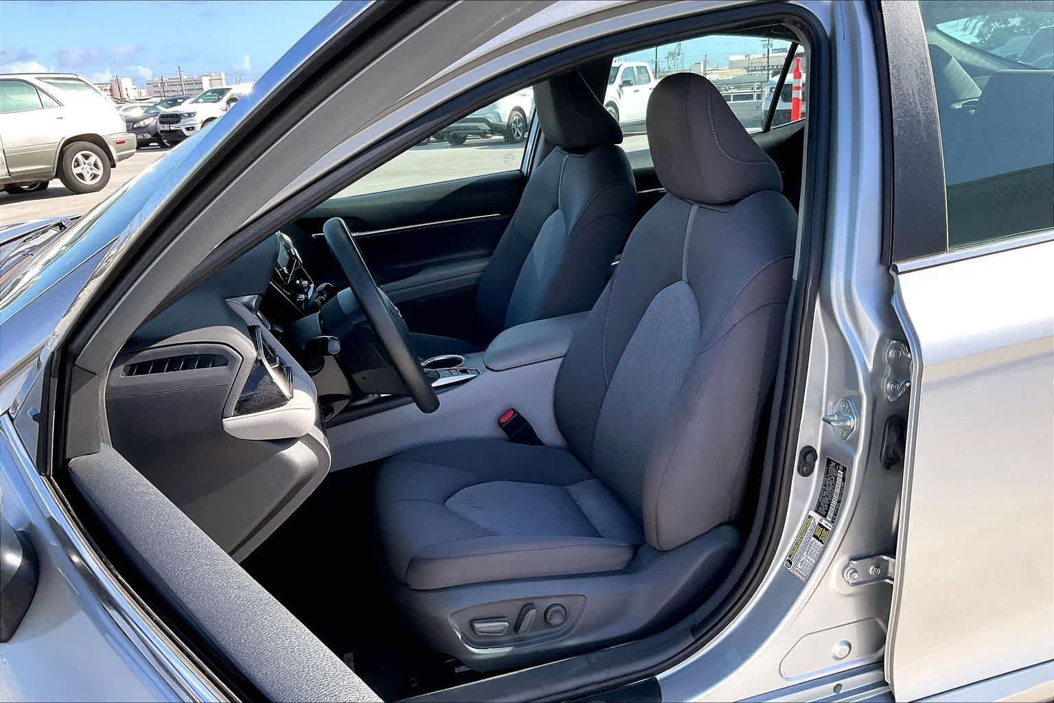 Used 2021 Toyota Camry LE FWD image 11