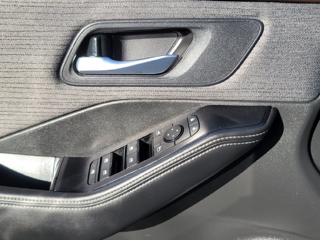 Used 2023 Nissan Rogue SV FWD image 15