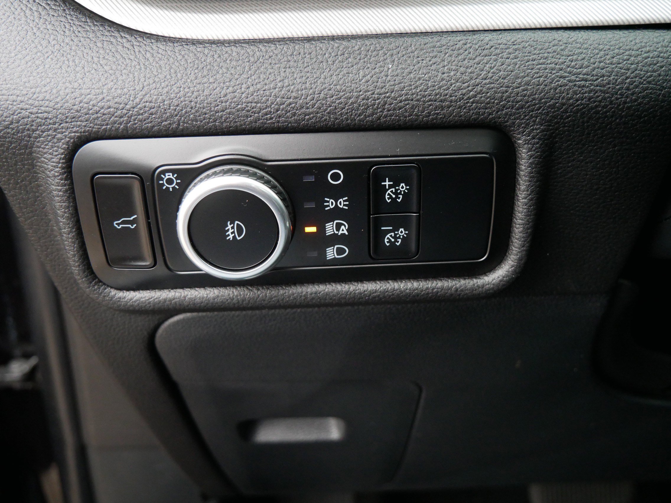 Certified 2024 Ford Explorer XLT w/ Equipment Group 202A image 26