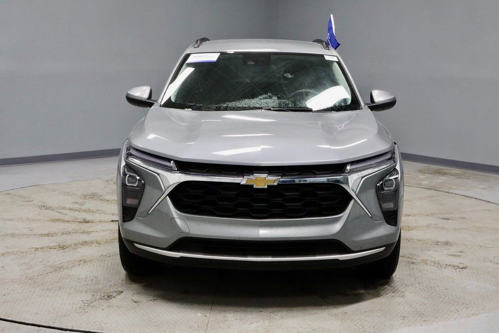 Used 2025 Chevrolet Trax LT w/ Driver Confidence Package image 7