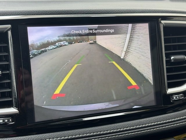 Used 2023 Chrysler Pacifica Touring-L image 35