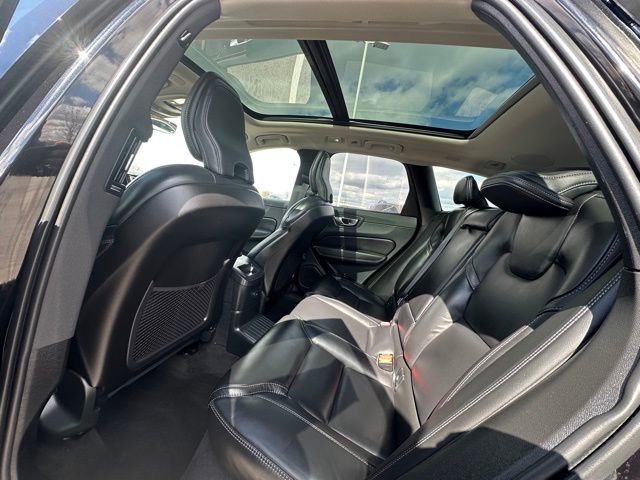 Used 2024 Volvo XC60 T8 Ultimate AWD/4WD image 15