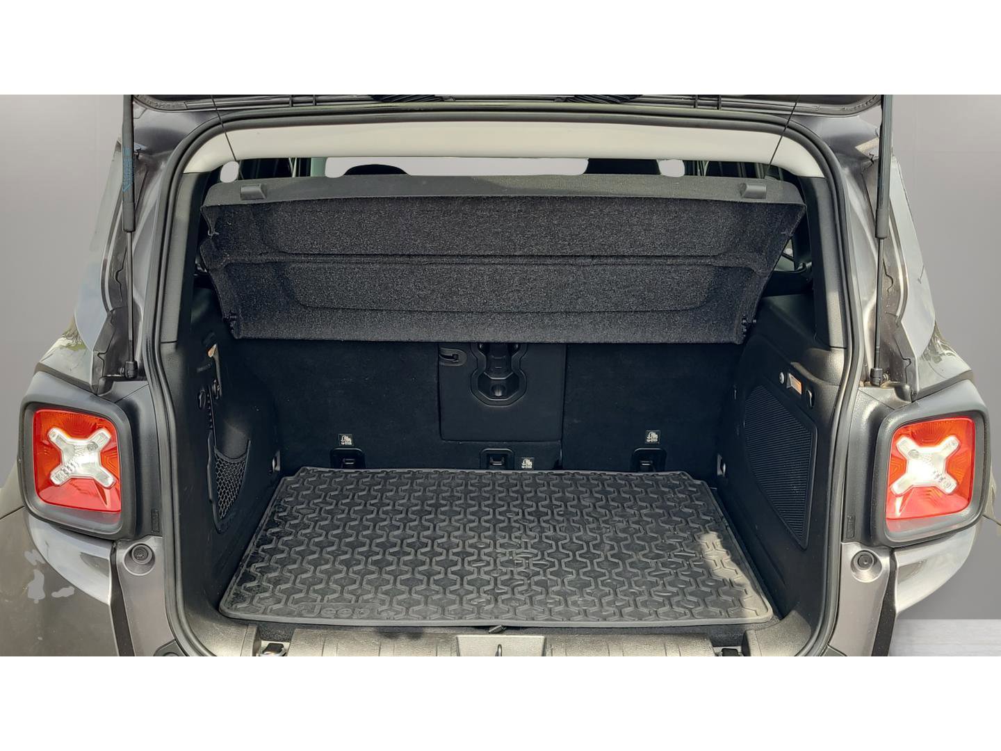 Used 2017 Jeep Renegade Latitude w/ Safety & Security Group image 27