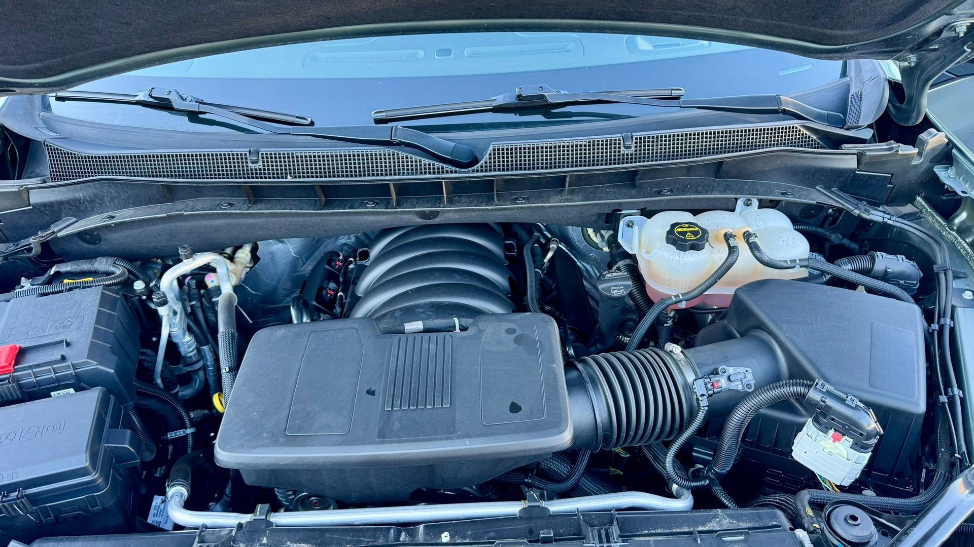 Used 2024 Chevrolet Suburban LT image 19