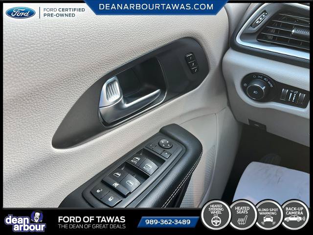 Used 2024 Chrysler Pacifica Touring-L FWD image 8