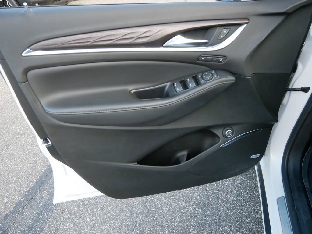 Used 2022 Buick Enclave Avenir image 12