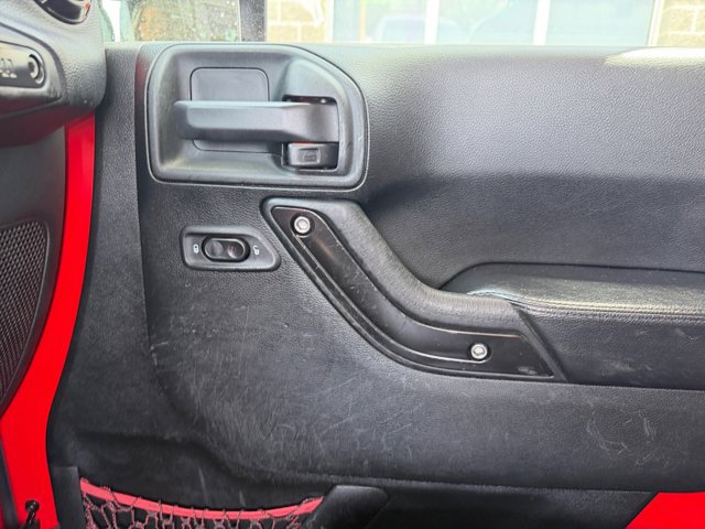 Used 2018 Jeep Wrangler Unlimited Rubicon AWD/4WD image 16