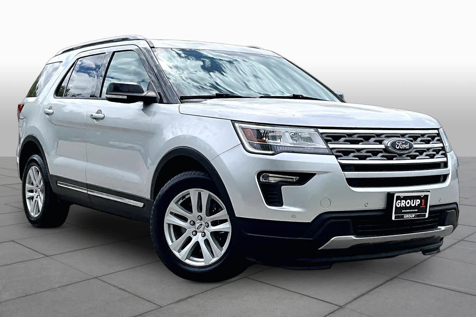 Certified 2018 Ford Explorer XLT w/ Equipment Group 201A AWD/4WD image 3
