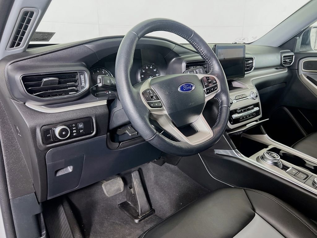 Certified 2023 Ford Explorer XLT w/ Equipment Group 202A AWD/4WD image 11