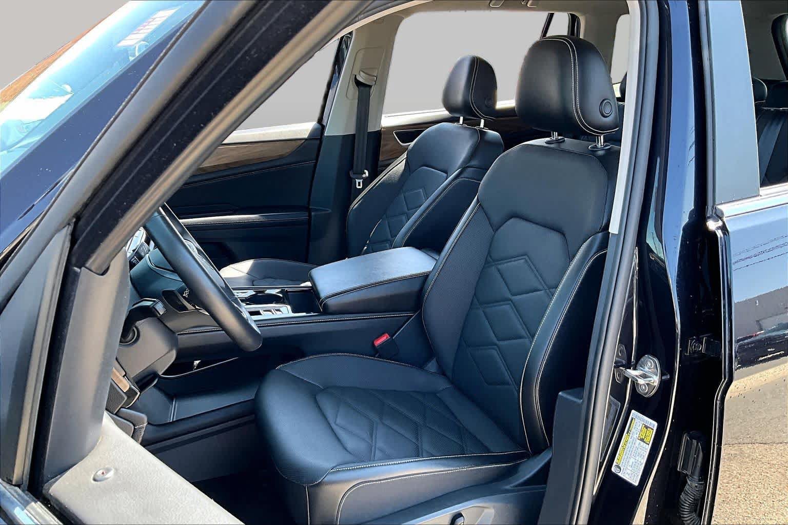Used 2025 Volkswagen Atlas SE FWD image 8