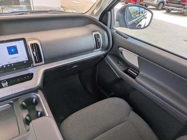 Certified 2025 Ford Expedition Active image 14