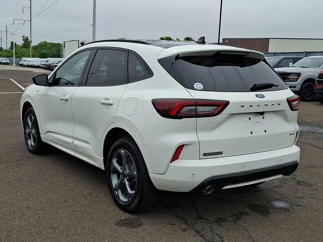 Certified 2023 Ford Escape ST-Line w/ Tech Pack #1 AWD/4WD image 4