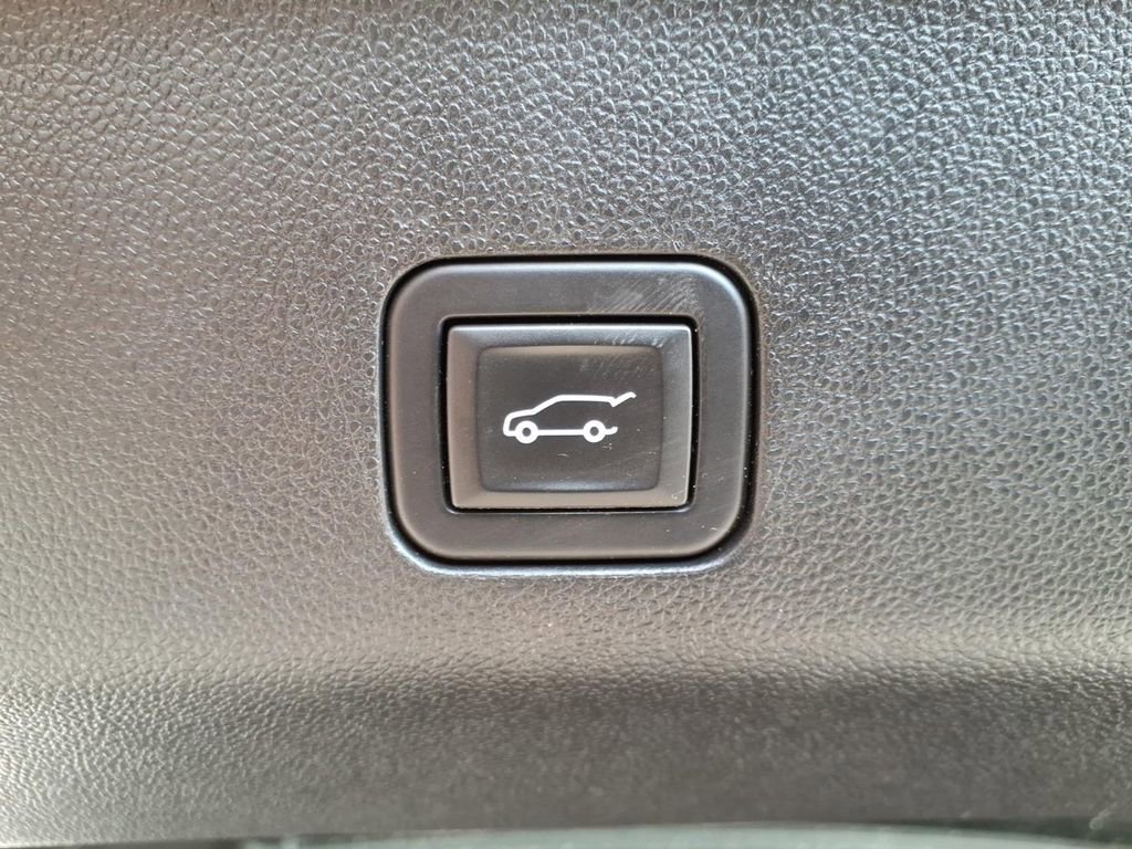 Used 2024 Chevrolet Tahoe LT image 17