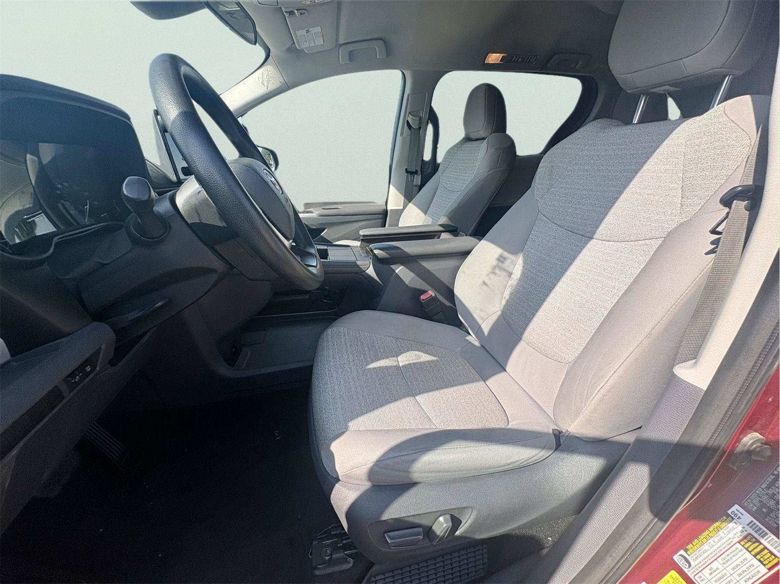 Used 2021 Toyota Sienna LE FWD image 12