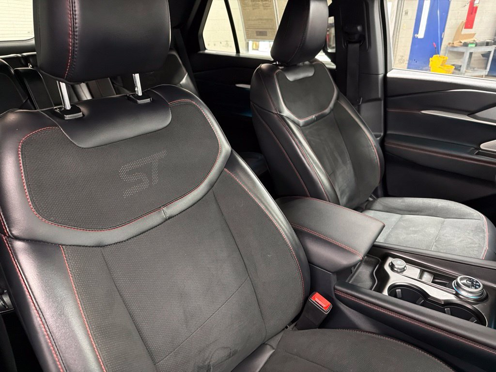 Certified 2025 Ford Explorer ST AWD/4WD image 9