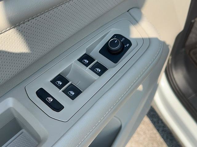 Used 2024 Volkswagen Atlas SE AWD/4WD image 18